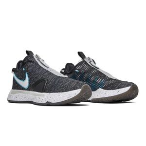 Men’s basketball shoes